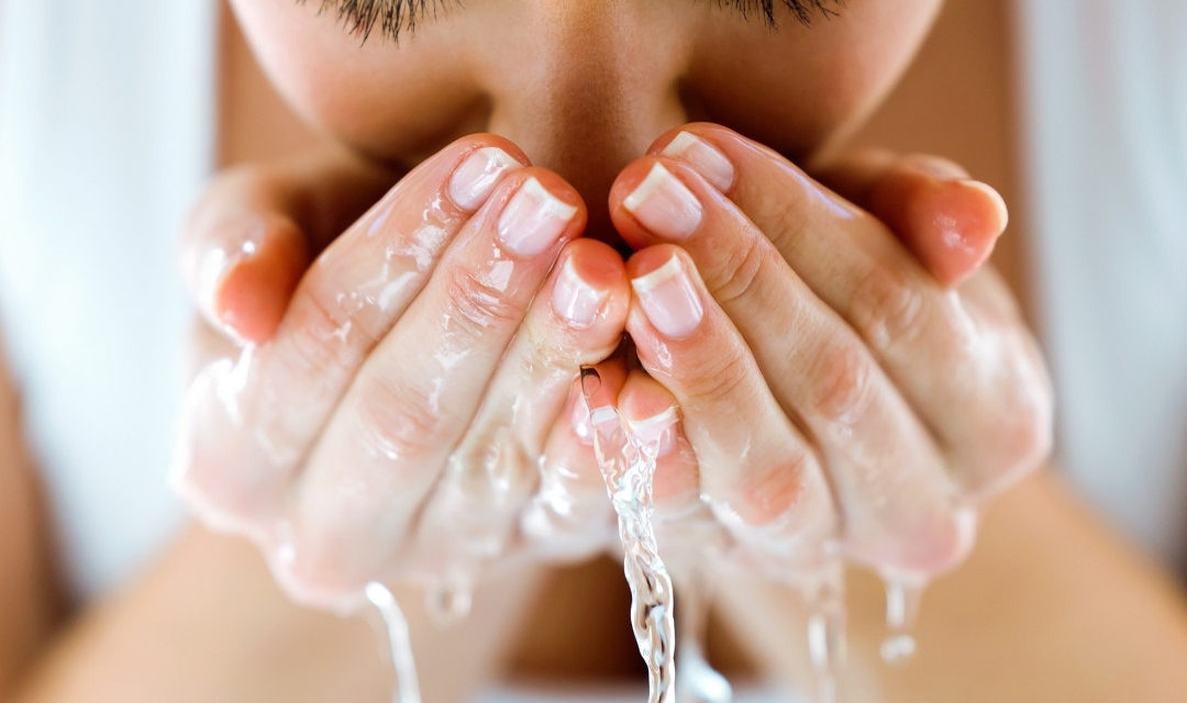 Limpieza facial para pieles secas, sensibles o con rosácea